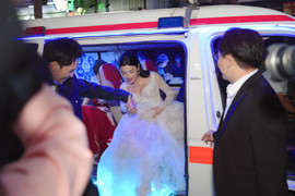 Dùng xe cứu thương đi sự kiện: Không chỉ tài xế, cả nghệ sỹ cũng cần bị phạt