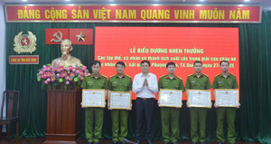 Khen thưởng tập thể, cá nhân trong vụ giải cứu bé gái bị khống chế ở Bắc Ninh