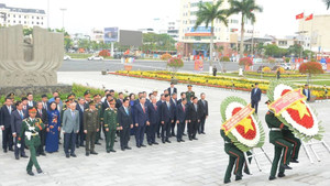 Tổng Bí thư Tô Lâm dâng hương tưởng niệm các anh hùng liệt sỹ tại Đà Nẵng