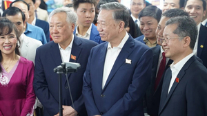 Tổng Bí thư Tô Lâm thăm quan Ngân hàng Số Vikki