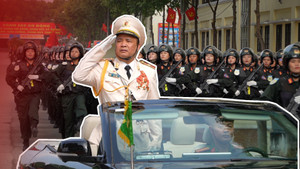 Đứng vượt nắng, đi vượt gió các khối Công an Nhân dân chuẩn bị cho ngày 30/4