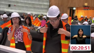 Sau động đất, quốc hội Thái Lan đội mũ bảo hiểm, mặc áo bảo hộ ngồi họp 