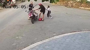 Phải tăng nặng trừng trị kẻ cầm gậy bóng chày đánh bố trước mặt con trẻ