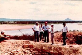 Cuộc khai quật phù điêu Kala Núi Bà – Bảo vật quốc gia đầu tiên của Phú Yên