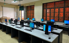 Vietcombank tặng 30 bộ máy tính, 100 cặp sách cho trường Hermann Gmeiner