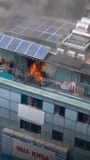 Cháy tòa nhà 5 tầng ở TP.HCM, nhiều người hoảng loạn