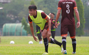 Giải nghệ 1 năm, cựu tuyển thủ U23 Việt Nam tái xuất sân cỏ