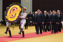 Tổng Bí thư Tô Lâm viếng ông Khamtay Siphandone