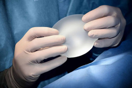 Vỡ túi nâng ngực khi đang mang thai 