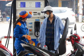 Giá xăng RON95 tăng gần 500 đồng, tiến sát 21.000 đồng/lít