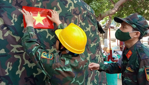 Món quà bất ngờ quân đội Việt Nam tặng cán bộ điều phối cứu hộ tại Myanmar