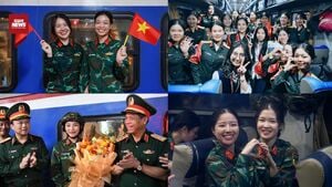 Toàn cảnh hơn 1.000 nữ quân nhân chia tay người thân tham gia Lễ diễu binh 30/4