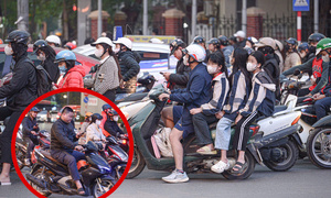 Tài xế vô tư vượt đèn đỏ, leo lên vỉa hè như chốn không người