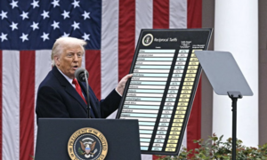 Mỹ bắt đầu áp thuế 10% hàng nhập khẩu theo chính sách mới của ông Trump