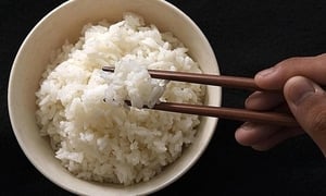 Nên ăn bao nhiêu bát cơm mỗi ngày?