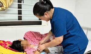 Đẻ rơi trên đường đi xin việc