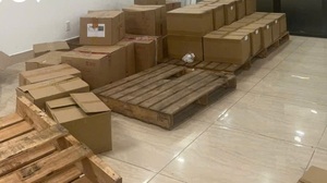 Công an khám xét trụ sở công ty Chị Em Rọt, thu giữ 24.000 hộp Kera