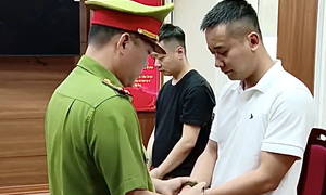 Quang Linh Vlogs và Hằng Du Mục 'đánh cược' niềm tin công chúng để trục lợi