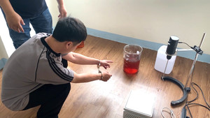 Khách liên tiếp mua nhiều đá lạnh, chủ nhà nghỉ hỏi ChatGPT rồi báo công an