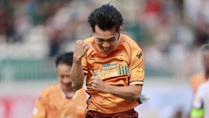 Thủ môn mắc lỗi nghiệp dư, Bình Dương thua đậm HAGL