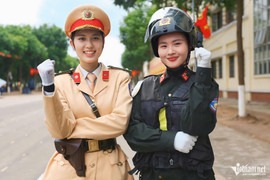 Những ngày khó quên của 2 nữ 'nhạc trưởng' trong đội hình diễu binh 30/4