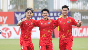 Đội bóng Hạng Nhất cho hậu vệ làm thủ môn, thua trắng 3 bàn