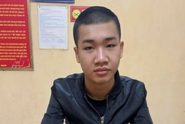 Bắt thanh niên mang thi thể 'bạn nghiện' bỏ trên đê tại Hà Nội