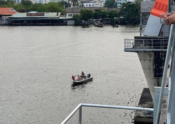 Tìm cách cứu người nhảy cầu Bình Lợi, phát hiện thi thể dưới dạ cầu