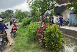 Mẹ đi chợ về phát hiện con 2 tuổi tử vong trước nhà