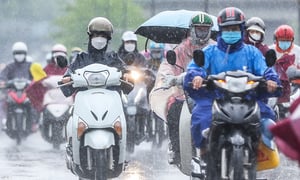 Hà Nội nắng 31°C trước khi đón không khí lạnh kèm mưa dông