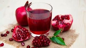 8 lý do nên uống nước ép lựu mỗi ngày