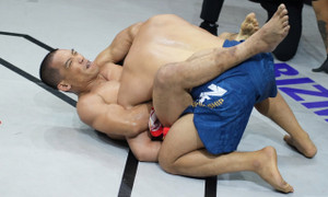 Võ sĩ ngày bán phở, đêm ngủ 4 tiếng hạ đẹp đối thủ trên sàn đấu MMA