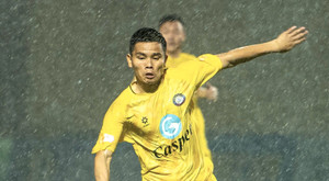 Độc lạ ở V.League: Đội bóng 3 lần bị gián đoạn trận đấu