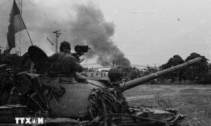 Bản tin Chiến thắng 12/4/1975: Quân khu 9 tăng cường tiến công căn cứ địch