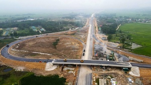 'Chạy nước rút' để thông xe cao tốc qua Hà Tĩnh, Quảng Bình trước 30/4