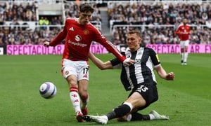 Trực tiếp bóng đá Newcastle 4-1 Man Utd: Sai lầm liên tiếp