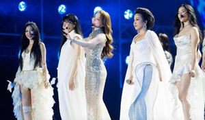 Các nữ nghệ sỹ 'chơi tất tay' trong concert 'Chị đẹp'