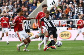 Thảm bại trước Newcastle, Man Utd bị chê thậm tệ