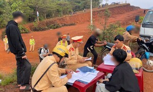 Nẹt pô đi ‘săn mây’ sống ảo, hơn 80 thanh niên bị xử lý