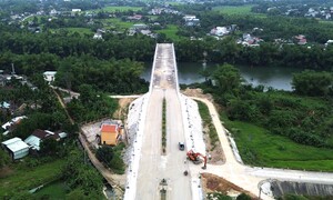 2 cây cầu hàng trăm tỷ khởi công đã lâu, dân 'dài cổ' chờ ngày khánh thành