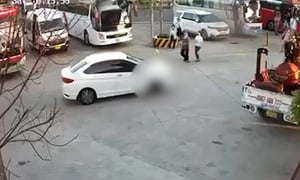 Bé gái 2 tuổi bị ô tô tông tử vong ở trạm dừng chân cao tốc TP.HCM - Trung Lương