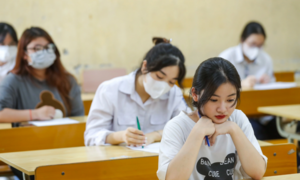 Thi lớp 10 áp lực hơn đại học, nhiều phụ huynh đổ tiền 'giữ chỗ' trường tư