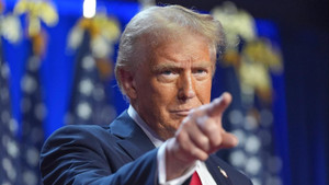 Ông Trump kí lệnh chấn chỉnh mua sắm chính phủ, dừng phúc lợi người bất hợp pháp