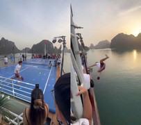 Để khách chơi pickleball trên boong tàu rồi rơi xuống biển, chủ tàu bị phạt