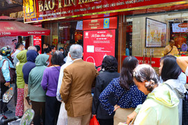 Giá vàng vượt 113 triệu đồng/lượng: Đông nghẹt khách mua, không ai muốn bán