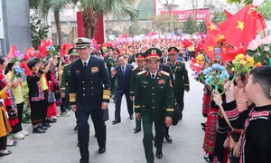 Người dân rực rỡ cờ hoa đón sự kiện giao lưu đặc biệt tại biên giới Việt - Trung