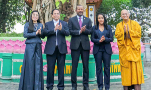 Thủ tướng Phạm Minh Chính cùng Thủ tướng Ethiopia thưởng trà, dạo bộ Hồ Tây