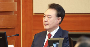 Ông Yoon Suk-yeol tiếp tục hầu tòa hình sự