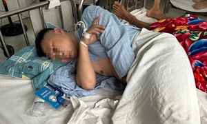 Tài xế và phụ xe ở Nghệ An bị đánh chấn thương sọ não 