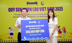 Vinamilk tặng 500.000 hộp sữa cho trẻ em nhân dịp 50 năm thống nhất đất nước
